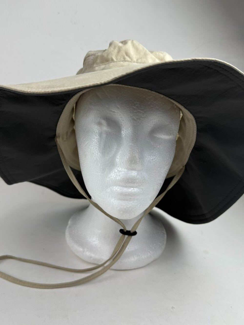 Columbia Bora Bora Booney Hat CU9107 Tan Beige Wide Brim Sun Hat OS Flaw Stain